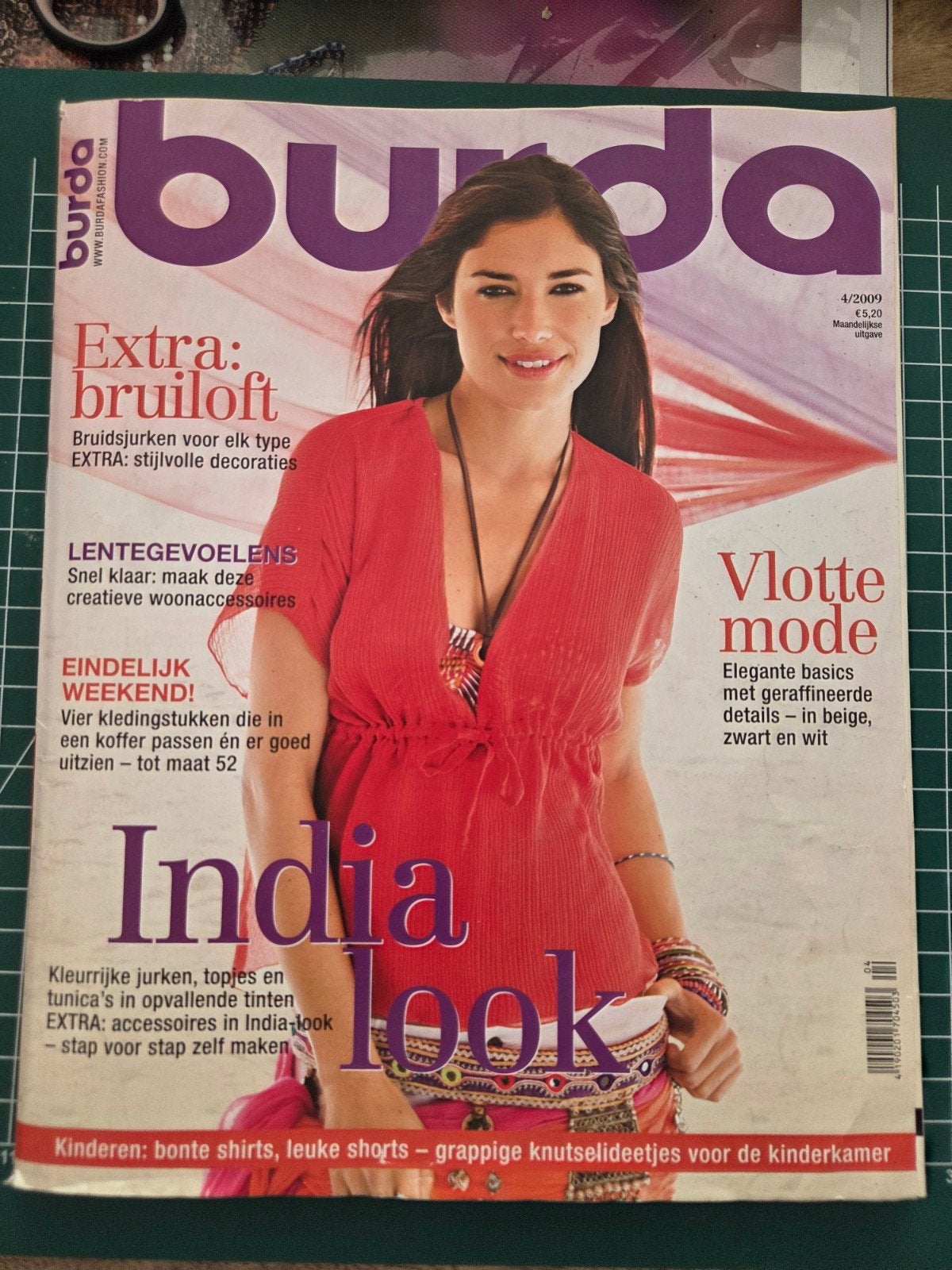 Burda Mode Tijdschrift 4/2009 - India Look & Bruiloft Extra, Ophalen of Verzenden, Nieuw, Overige typen