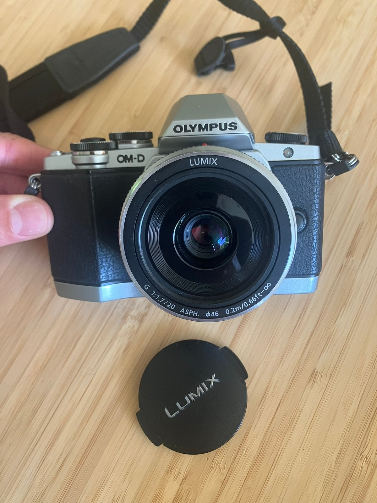 Olympus systeemcamera OM-D E-M10 met Lumix 20 mm lens, Audio, Tv en Foto, Fotocamera's Digitaal, Zo goed als nieuw, Olympus, Systeemcamera