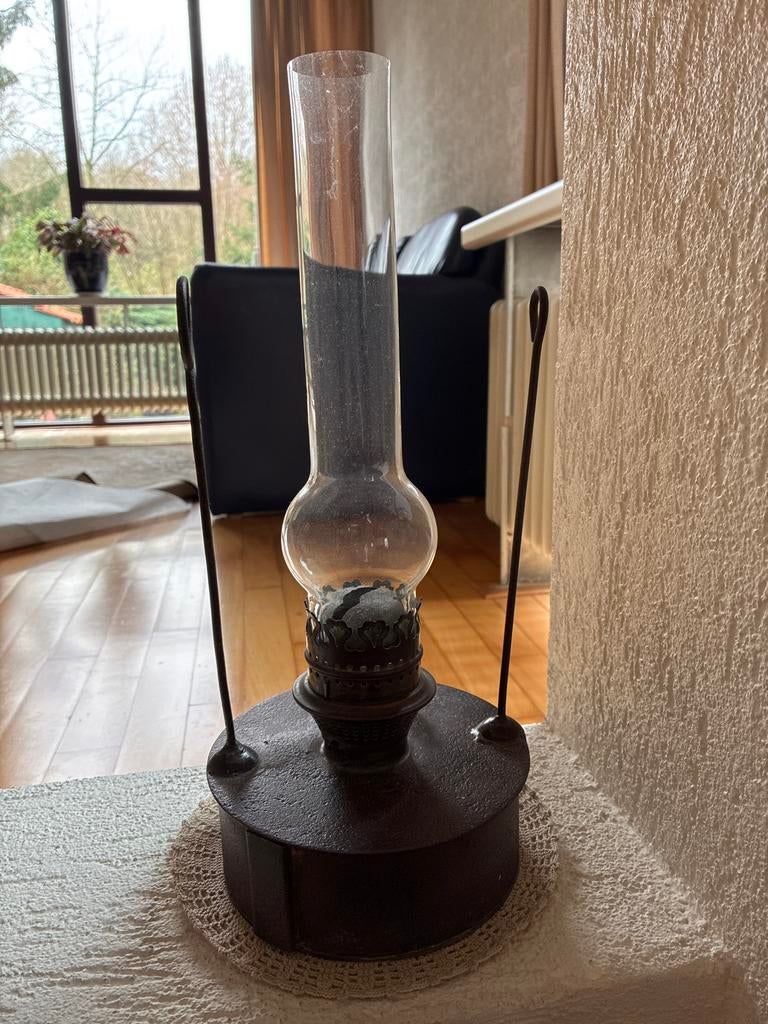Oude olielamp met glazen kap, Ophalen of Verzenden