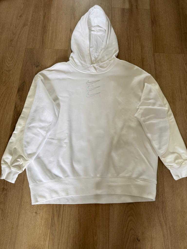 Nike Hoodie Wit met Drie Swooshes - Zo goed als nieuw, Kleding | Dames, Truien en Vesten, Verzenden, Zo goed als nieuw, Maat 38/40 (M)