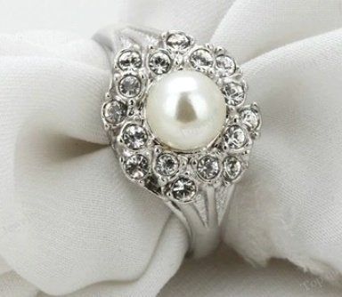 18K witgoud verguld ring met parel en zirkonen, Nieuw, Ophalen of Verzenden, 17 tot 18, Dame