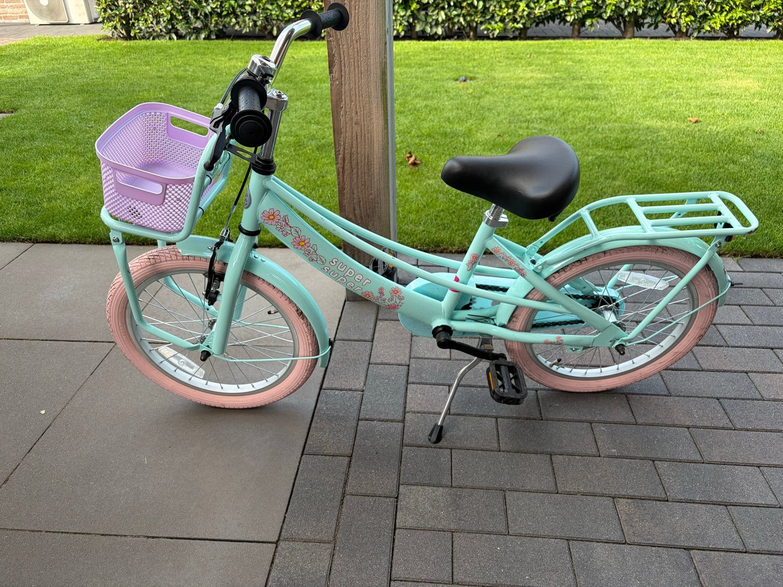 Nette meisjesfiets 18 inch met mandje, Ophalen, Zo goed als nieuw, Terugtraprem, 16 tot 20 inch