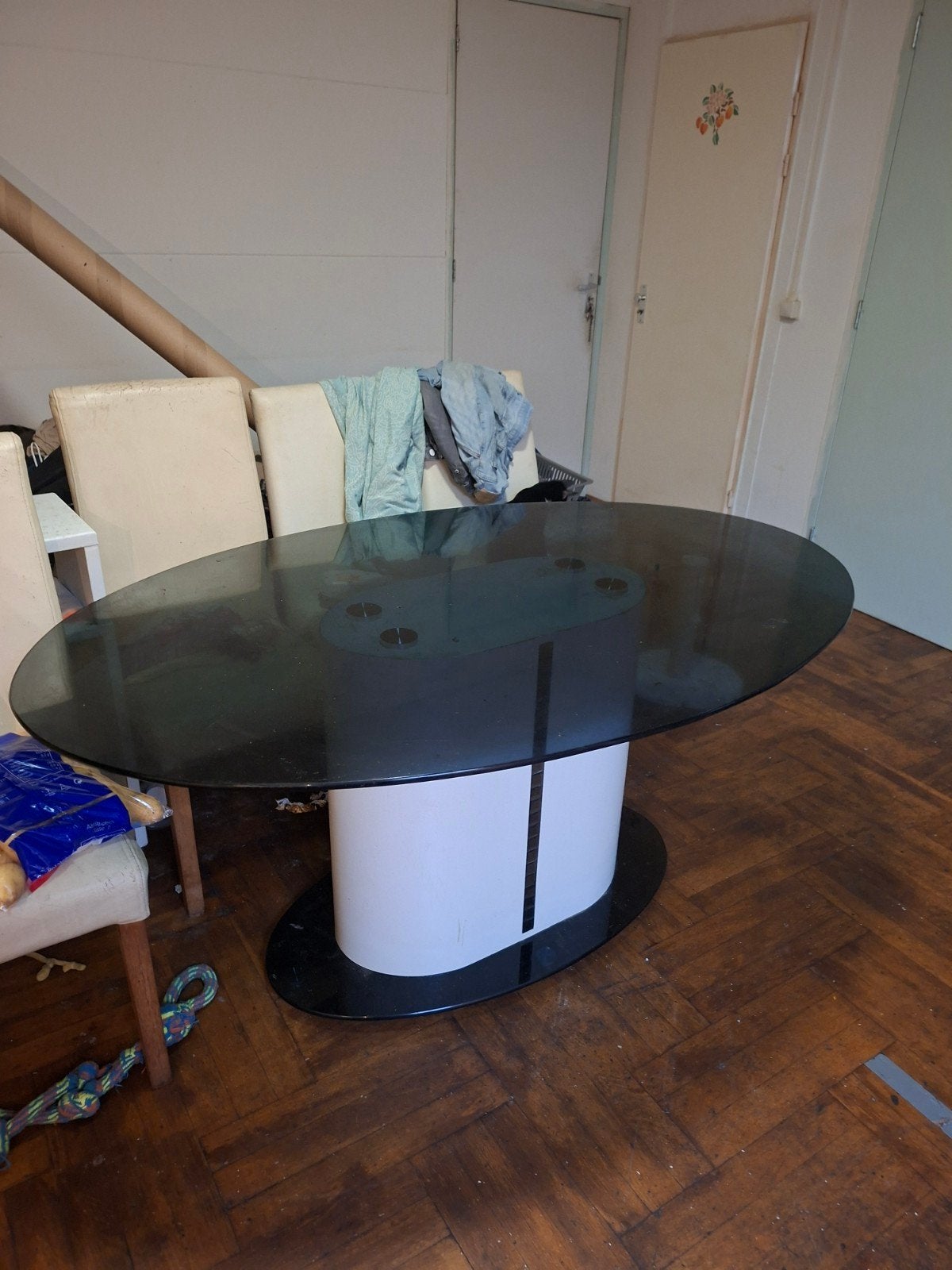 Moderne ovale glazen eettafel met witte voet, Huis en Inrichting, Ophalen
