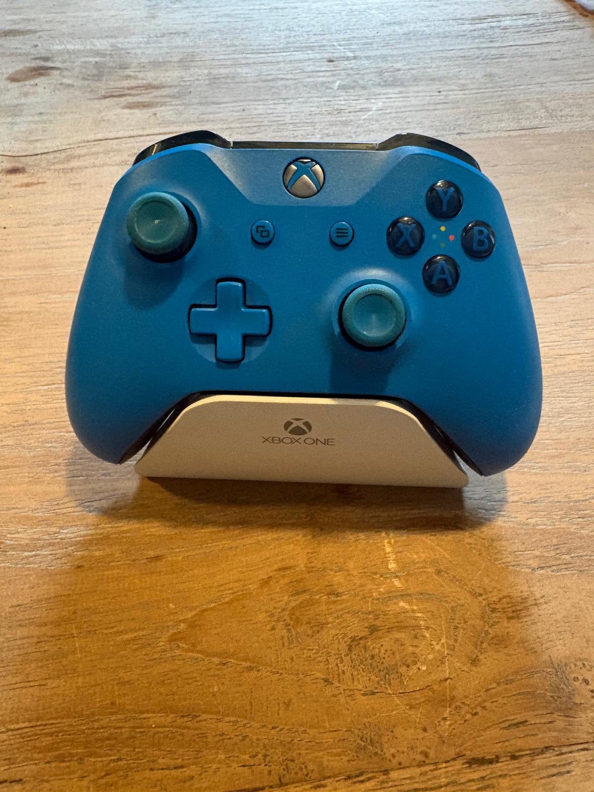 Xbox one v2 controller blauw, Spelcomputers en Games, Ophalen of Verzenden, Zo goed als nieuw, Controller, Xbox Original