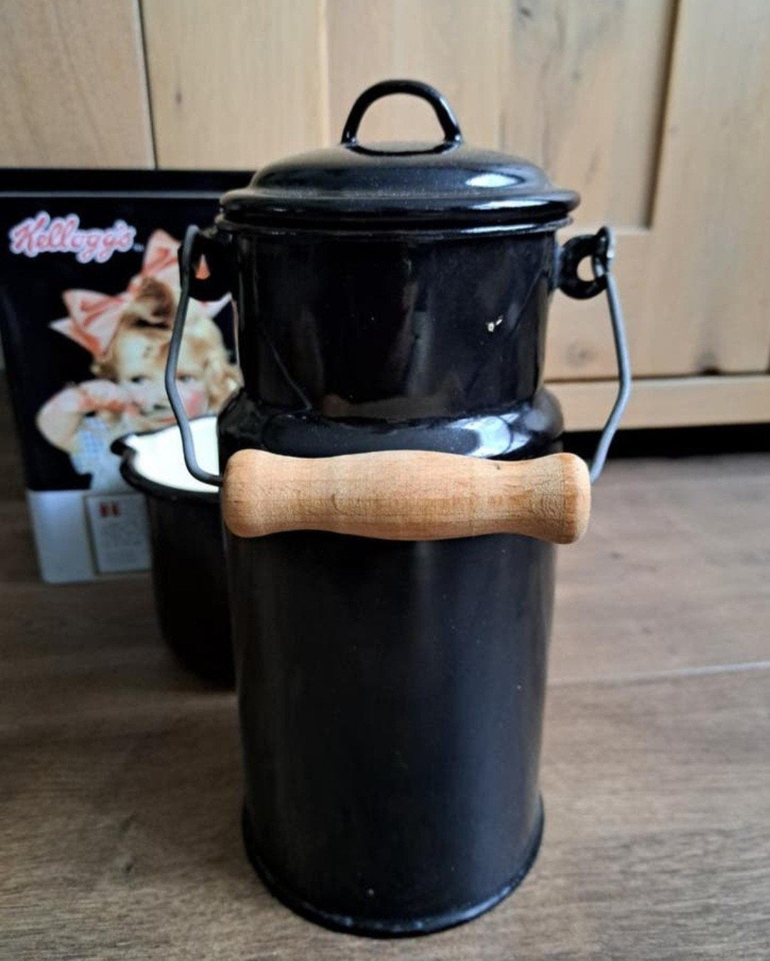 Zwart emaille melkbus met deksel en houten handvat, Ophalen of Verzenden