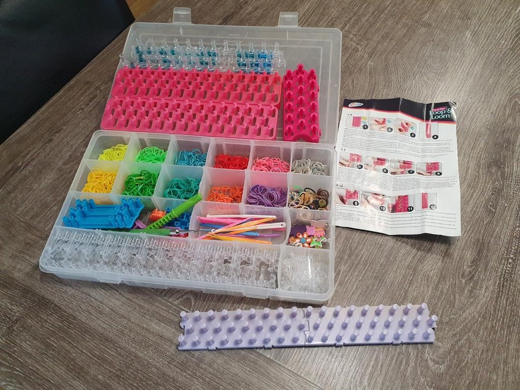 Grote Loomband speelset in afsluitbare kunststof opbergdoos, Overige thema's, Meerkleurig, Ophalen of Verzenden, Zo goed als nieuw