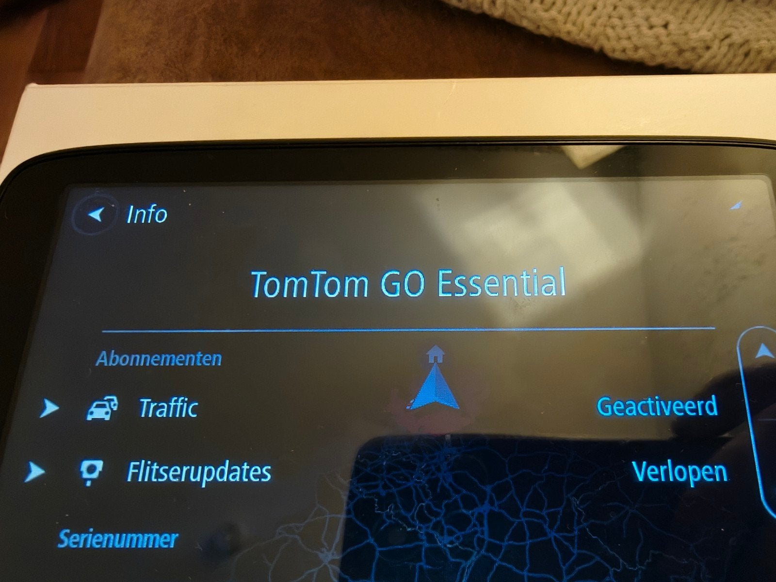 TomTom GO Essential Navigatiesysteem met Europa Kaarten, Ophalen of Verzenden, Zo goed als nieuw