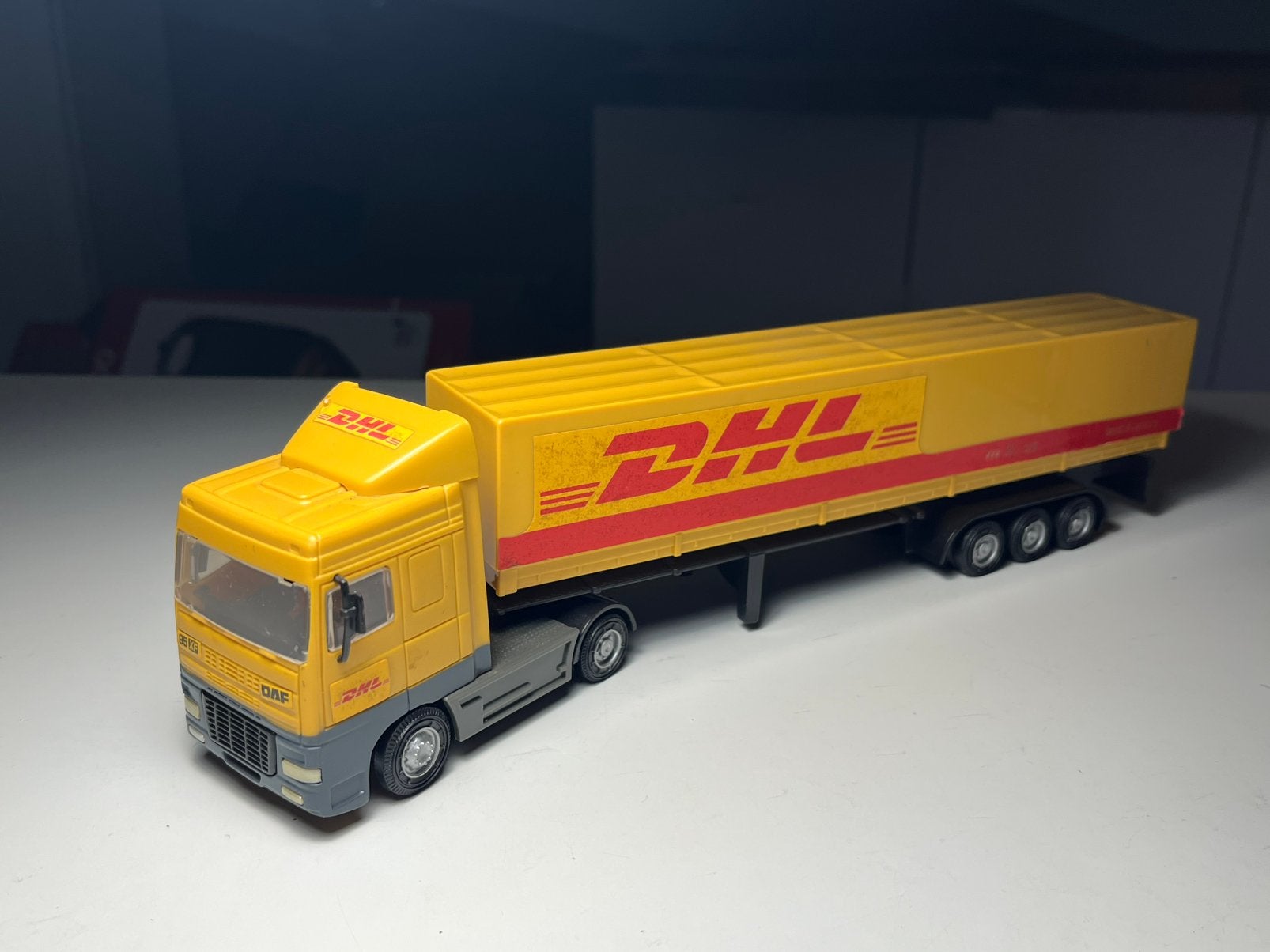 Impag - DAF 95 XF DHL - Schaal 1:50, Ophalen of Verzenden, Zo goed als nieuw, Bus of Vrachtwagen, Overige merken