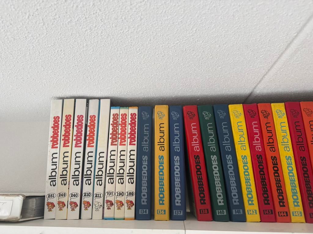 73x verzamelalbums robbedoes, Eén stripboek, Ophalen, Zo goed als nieuw