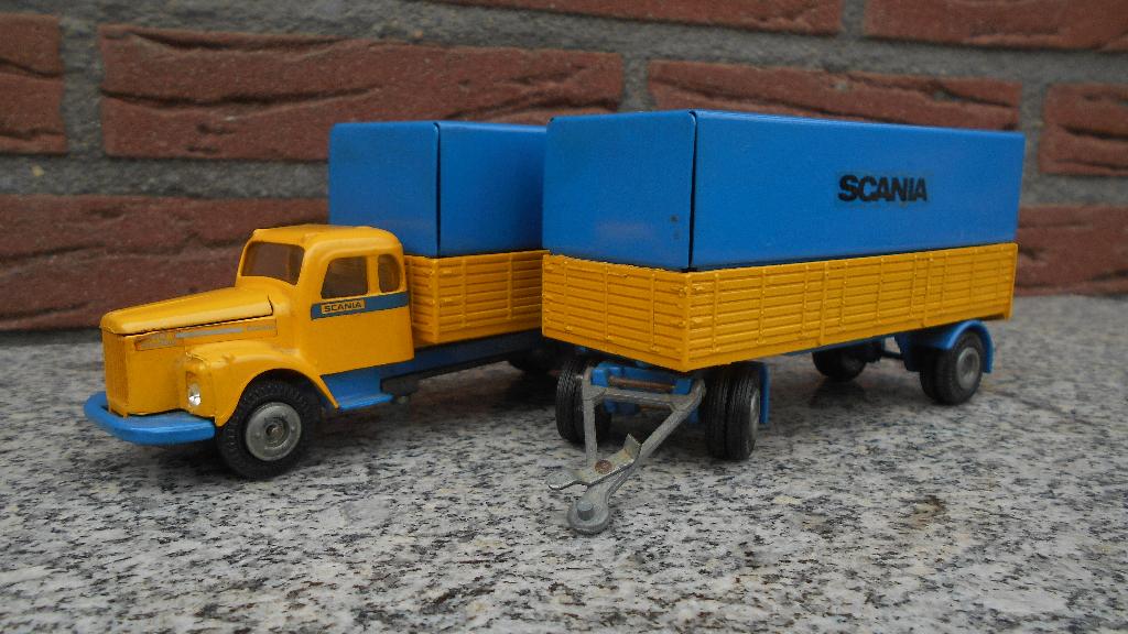 mooie Tekno SCANIA 110 COMBI geel blauw promo 1/50, Ophalen of Verzenden, Zo goed als nieuw, Bus of Vrachtwagen, Tekno