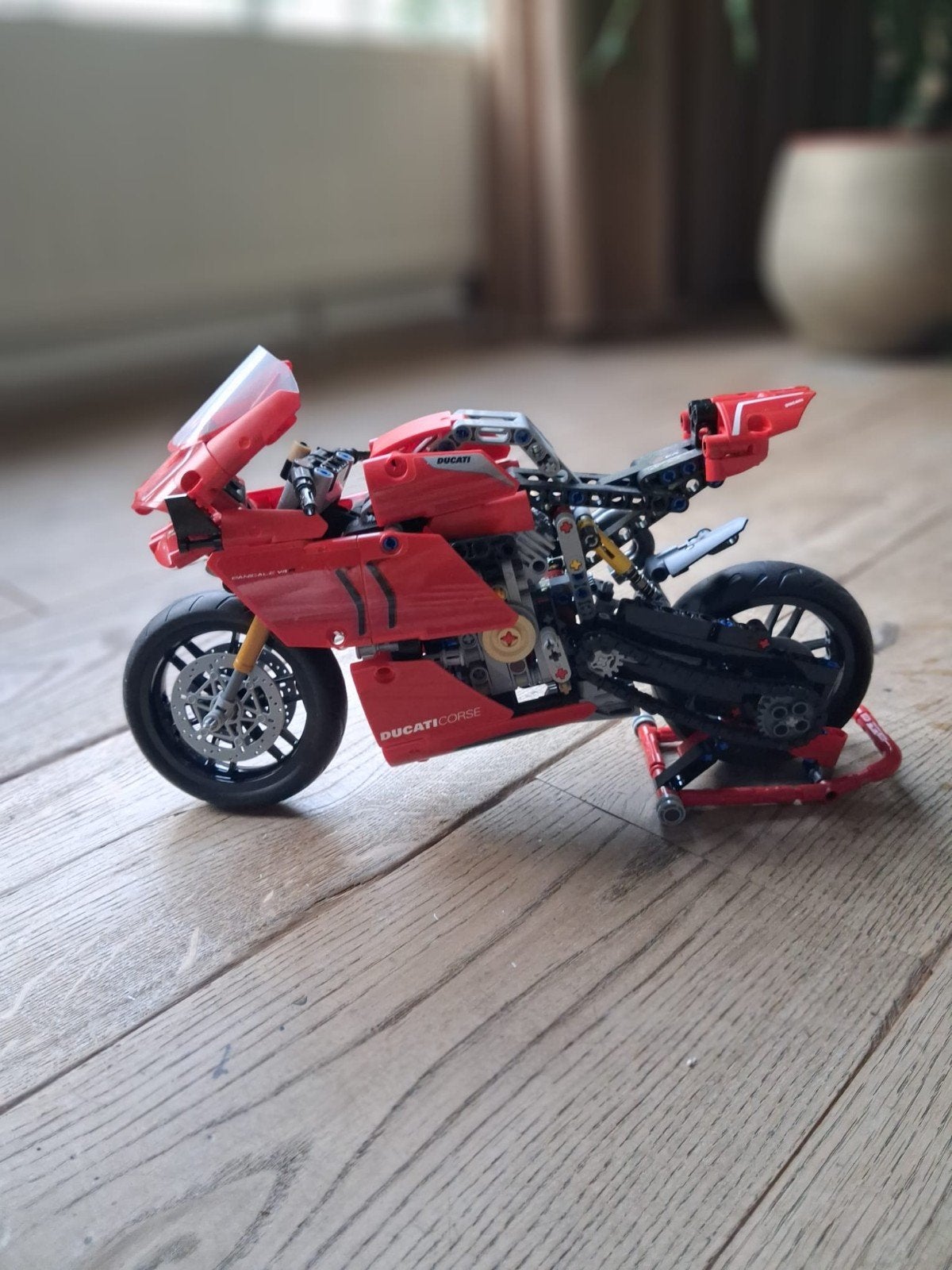 LEGO Technic Ducati Panigale V4 R - Zo goed als nieuw, Kinderen en Baby's, Ophalen of Verzenden, Zo goed als nieuw