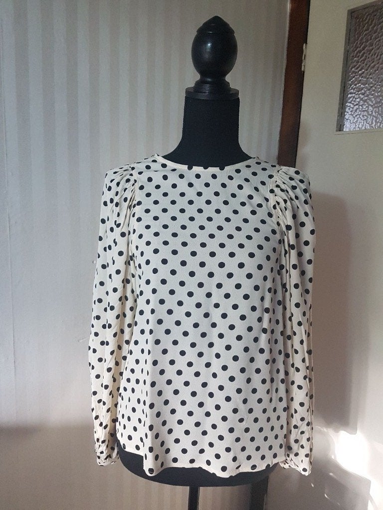 Mango witte polkadot stippen top vleermuis mouwen xs 34 36, Mango, Verzenden, Wit, Zo goed als nieuw