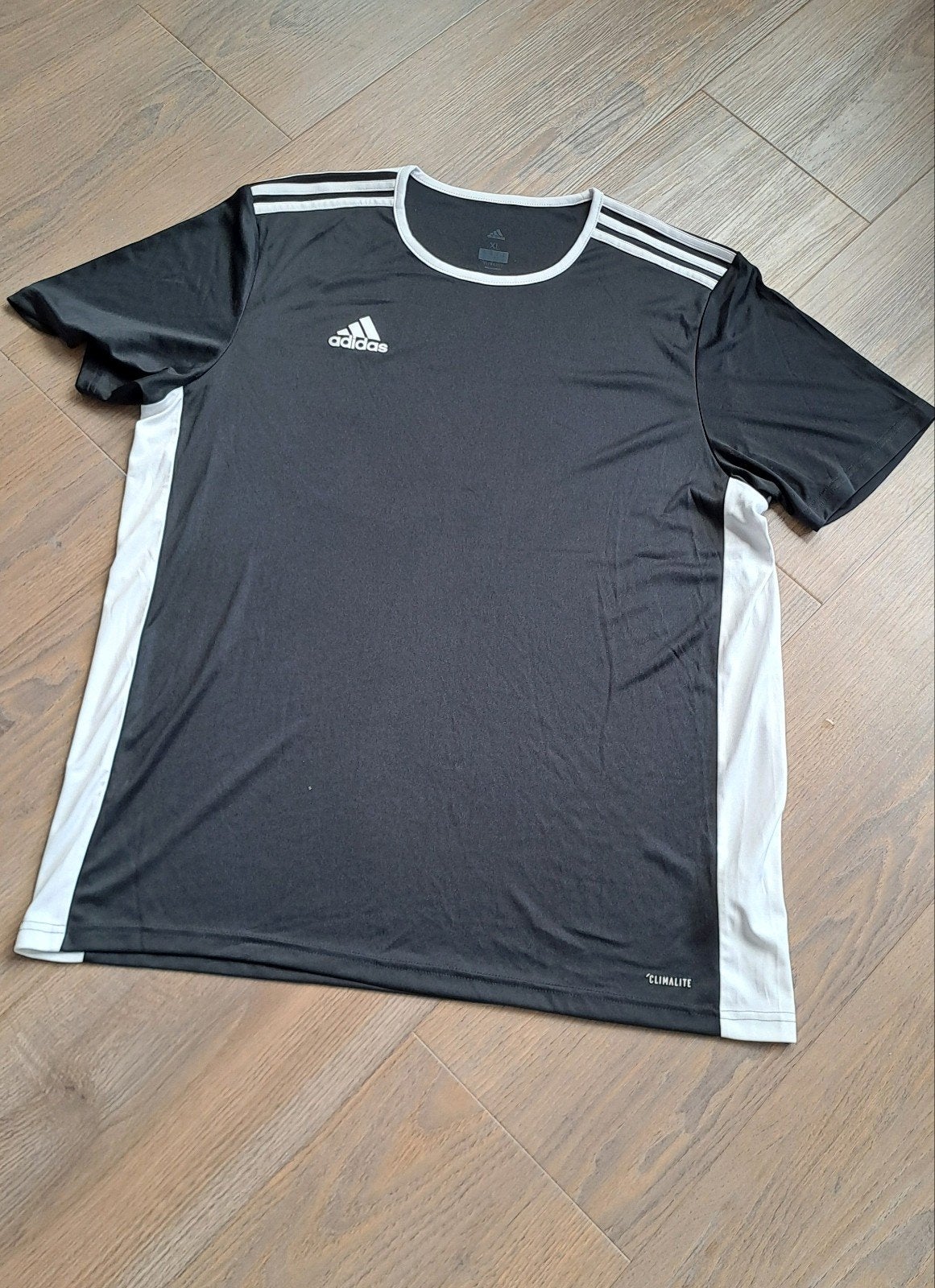 Adidas heren t-shirt XL - Zo goed als nieuw, Kleding | Heren, T-shirts, Zwart, Maat 56/58 (XL), Ophalen of Verzenden, Zo goed als nieuw