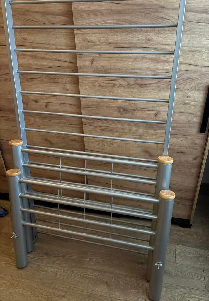 Een persoons bed met matras, Ophalen, 90 cm, Eenpersoons, Zo goed als nieuw