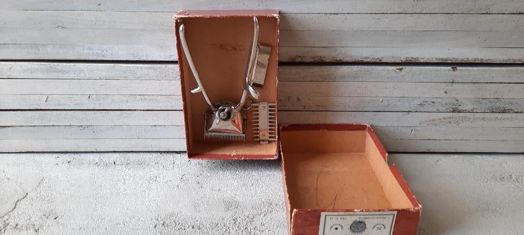 Haarsnijmachine oud in doosje Friedr. Herder Solingen, Antiek en Kunst, Ophalen