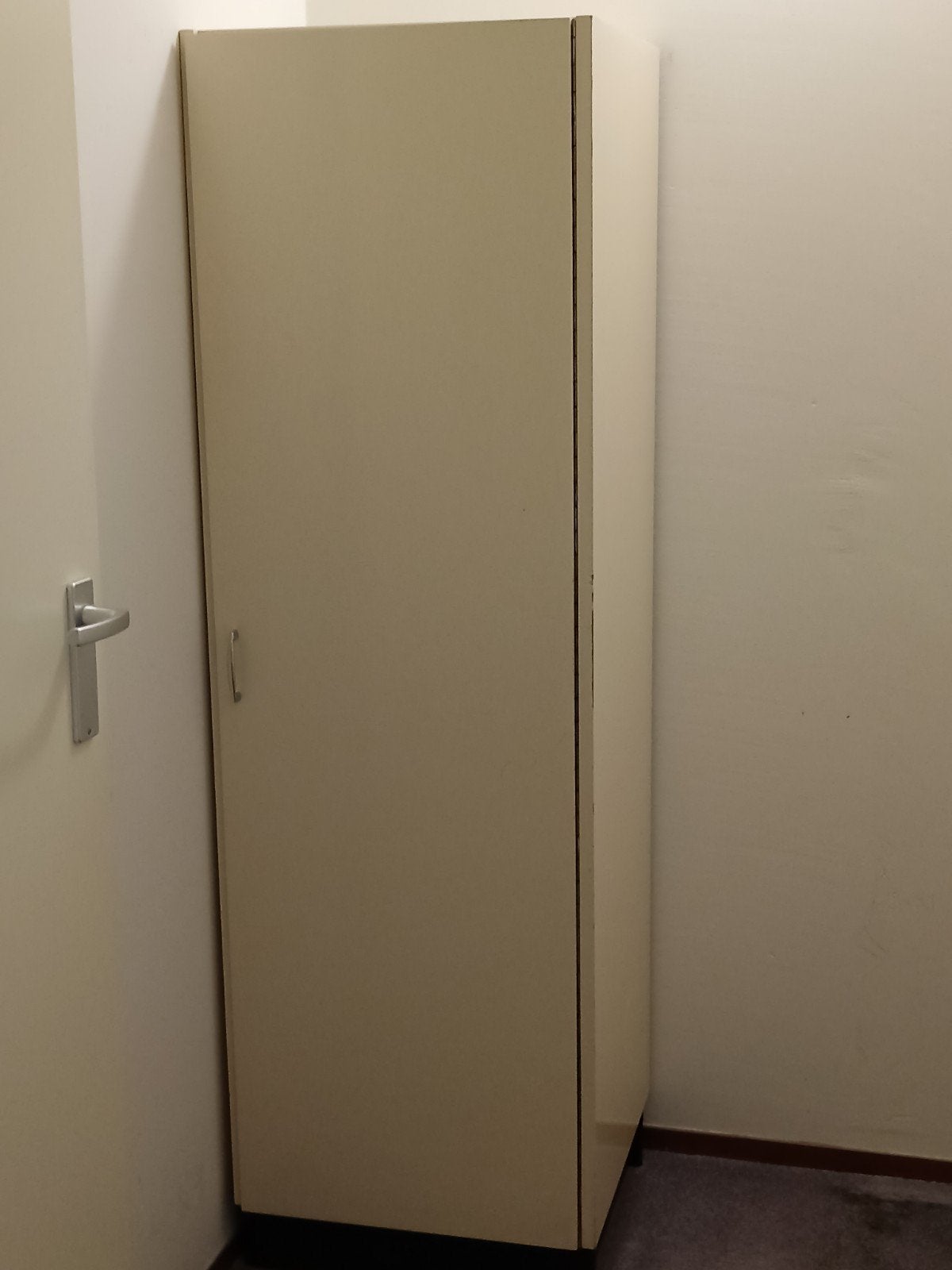 Smalle kast met planken - Ideaal voor opslag, Ophalen, Gebruikt