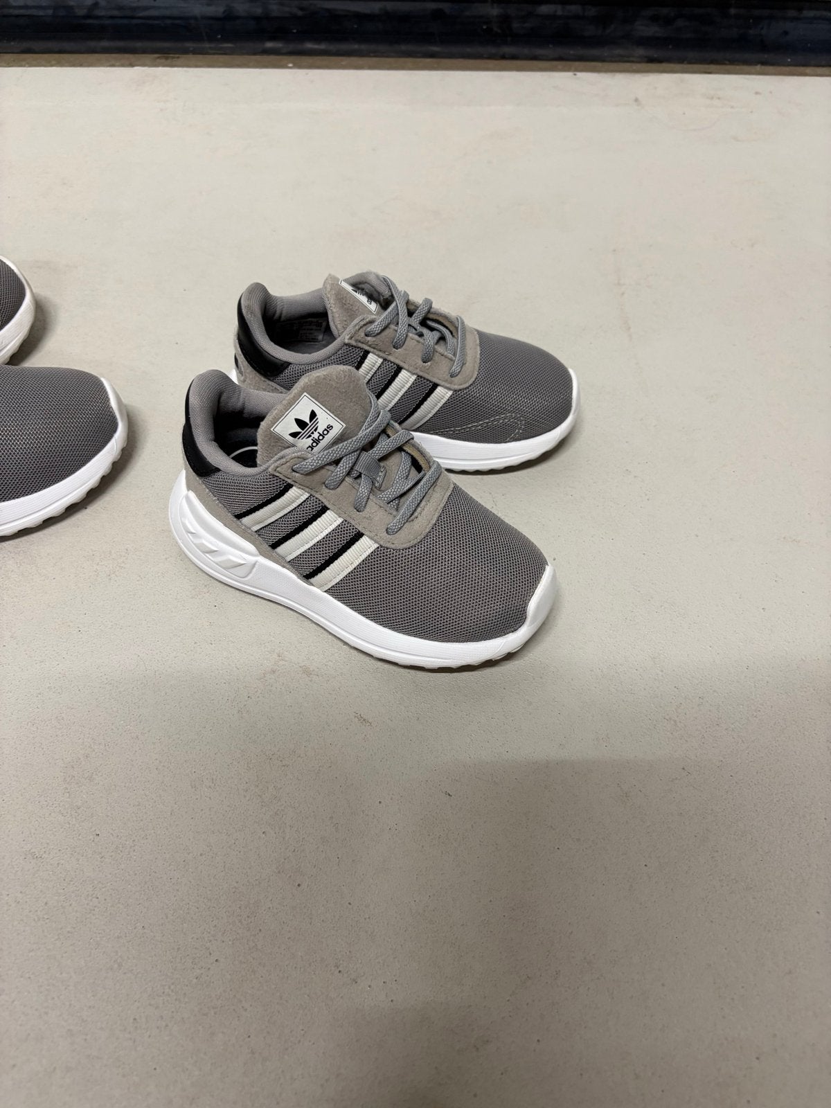 Zo goed als nieuwe Adidas schoenen maat 25 (2 sets), Ophalen of Verzenden, Zo goed als nieuw, Jongen of Meisje, Schoenen