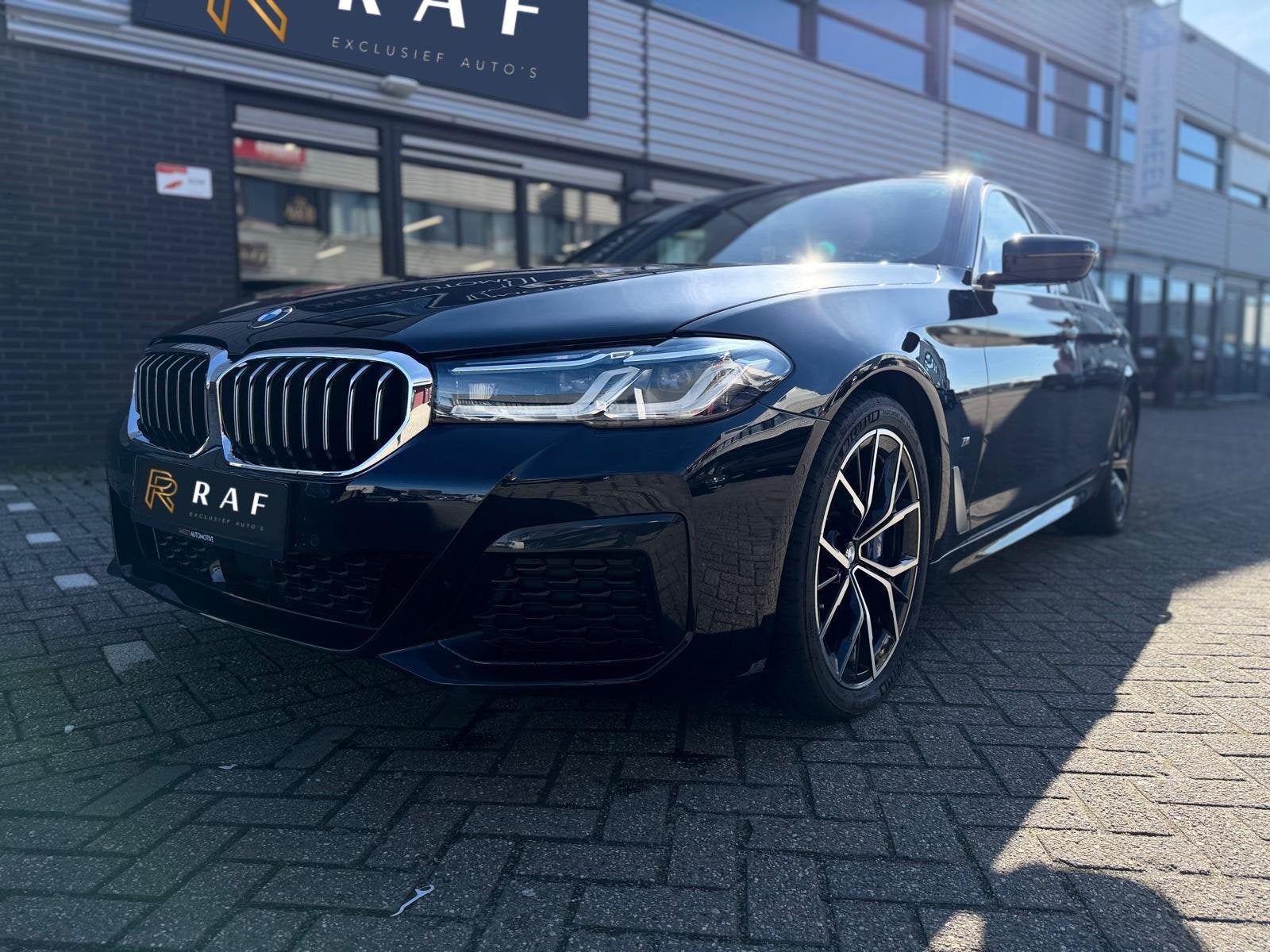 BMW 5-serie 530i xDrive Business Edition Plus,Export price 3, Auto's, BMW, Automaat, 1998 cc, 15 km/l, Gebruikt