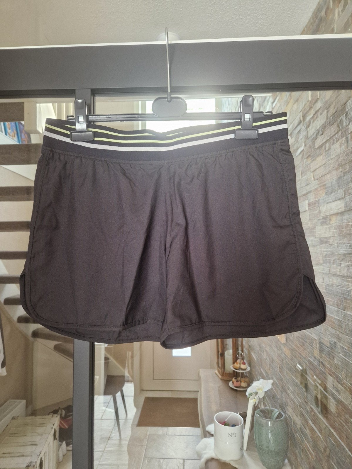 Te koop zwarte dames korte hardloopshort merk Crivit maat M, Kleding | Dames, Sportkleding, Maat 38/40 (M), Zwart, Ophalen of Verzenden
