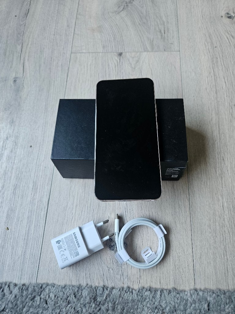 Samsung Galaxy S22 Plus 256GB met accessoires €260, Telecommunicatie, Mobiele telefoons | Samsung, Zwart, Ophalen of Verzenden