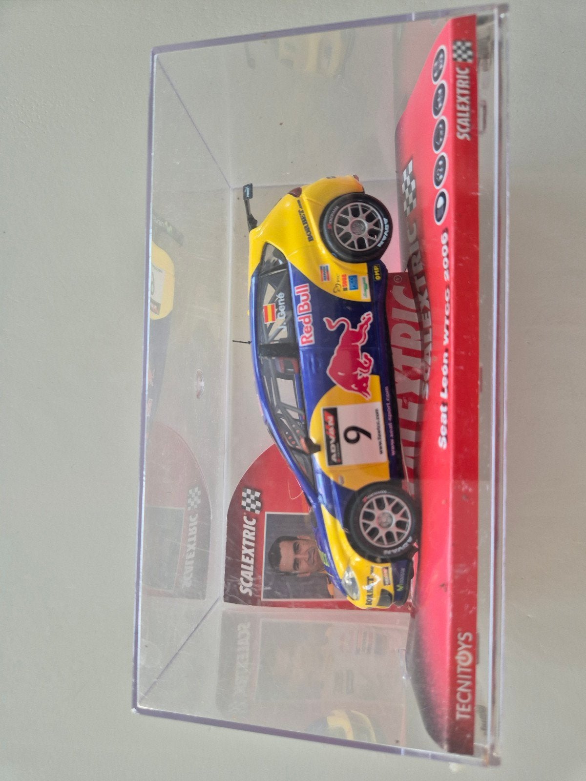 Scalextric Seat Leon WTCC 2006 Jordi Gené Red Bull, Ophalen of Verzenden, Zo goed als nieuw, Auto