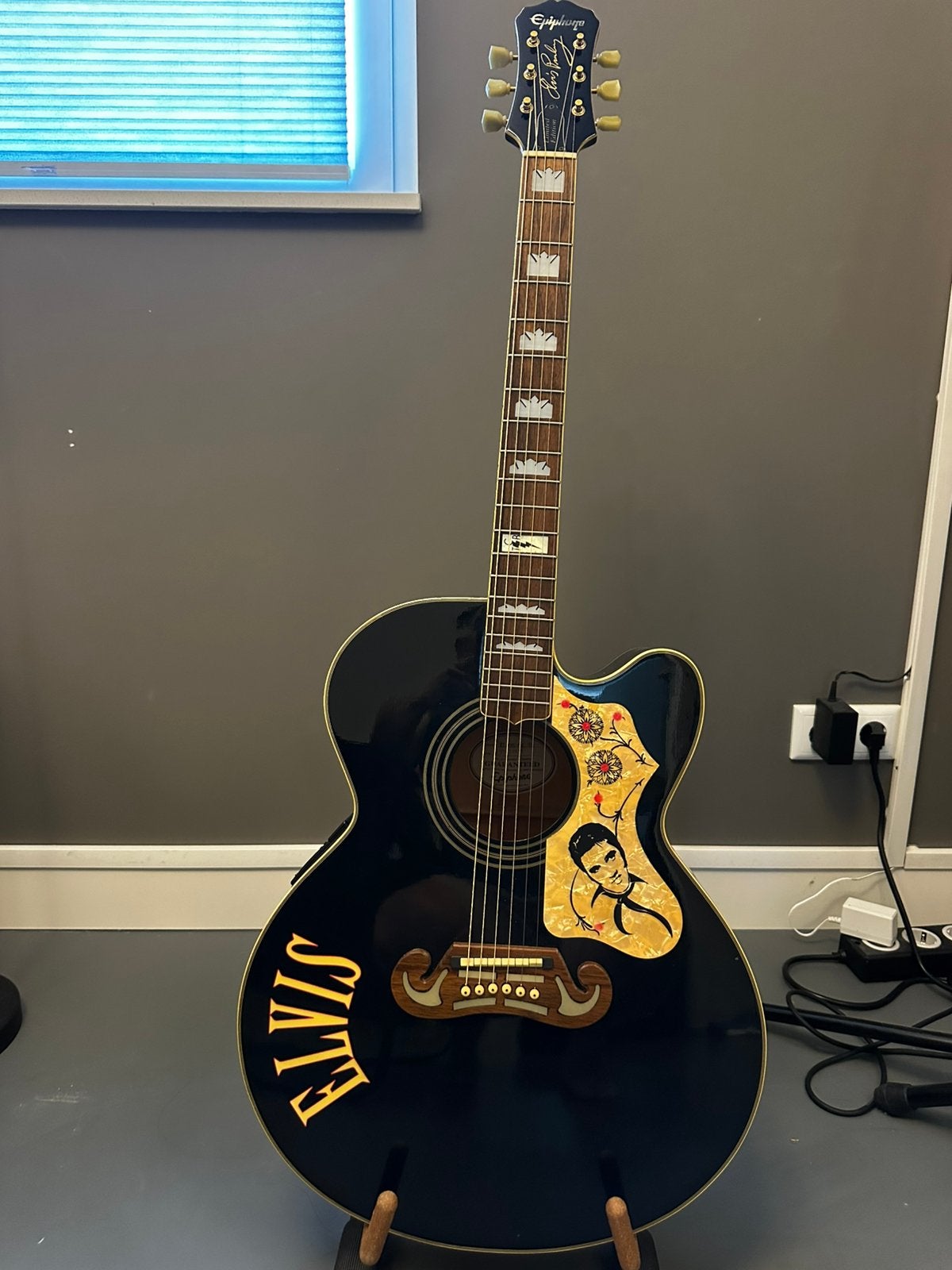 Epiphone Elvis Presley Tribute Semi-akoestische Gitaar, Muziek en Instrumenten, Snaarinstrumenten | Gitaren | Akoestisch, Ophalen