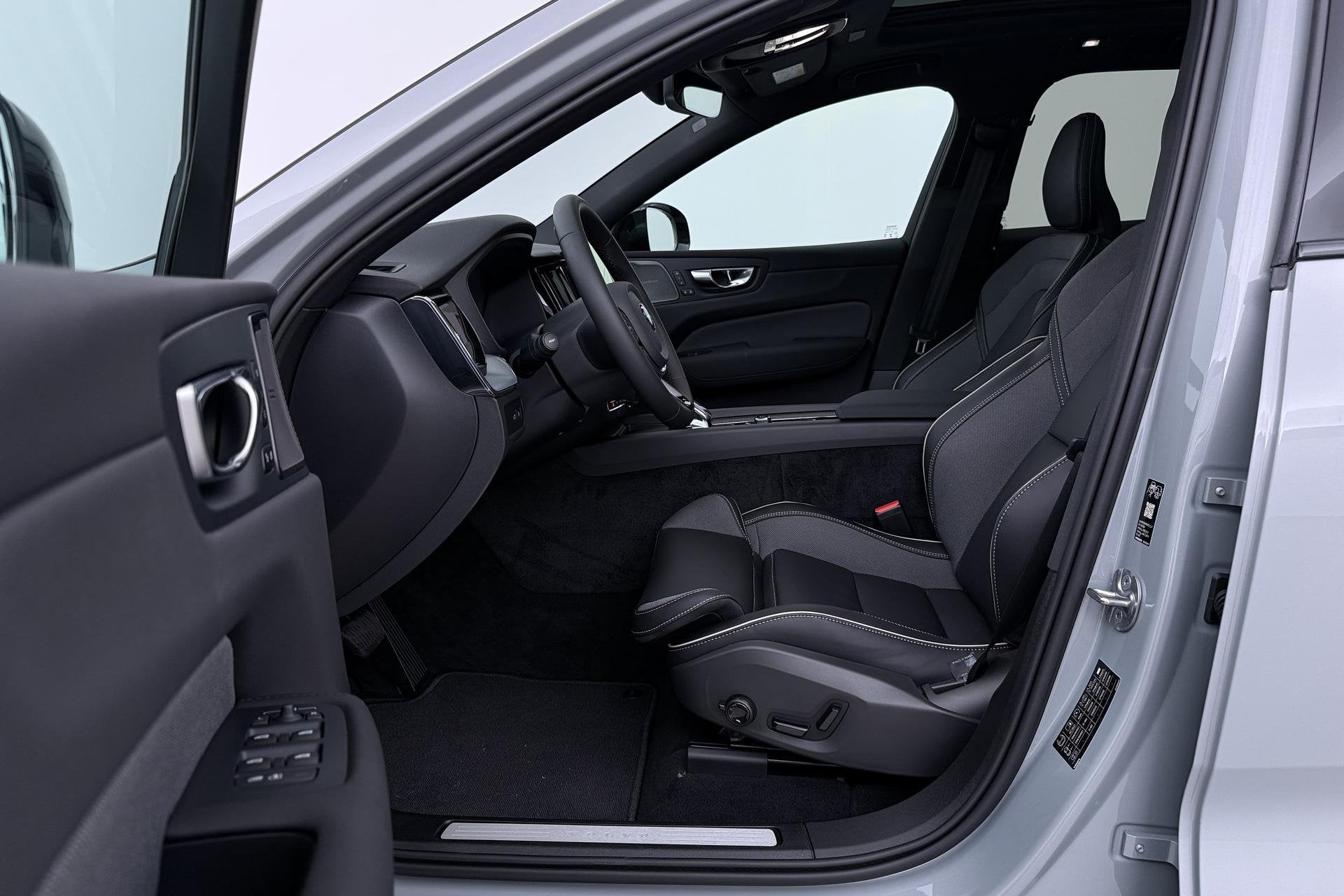 Volvo XC60 T6 Plus Black Edition | Panoramadak | Harman/Kard, Automaat, Gebruikt, Euro 6, 4 cilinders