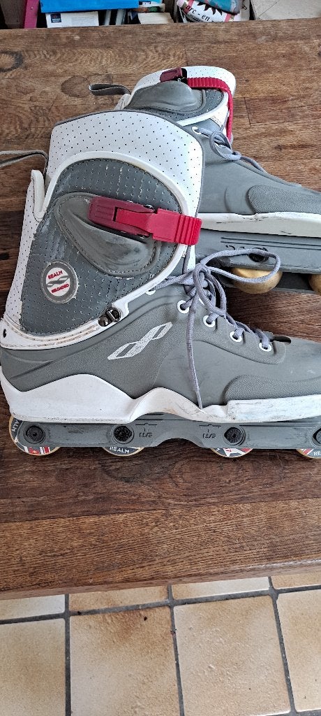 Te koop heren skeelers, maar 44 van Realm Reloaded, Sport en Fitness, Skeelers, Overige merken, Gebruikt, Heren, Ophalen of Verzenden