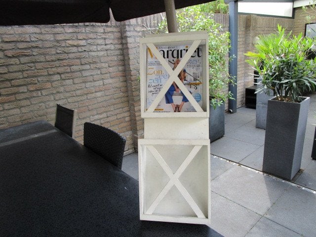 Witte houten TIJDSCHRIFTENHOUDER op te halen voor 5 euro !, Ophalen, Gebruikt, Hout