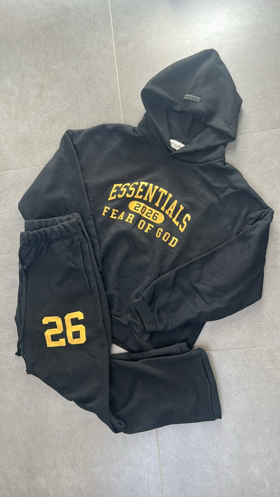 Fear of god essentials zwart geel, Ophalen of Verzenden, Zo goed als nieuw, Maat 46 (S) of kleiner