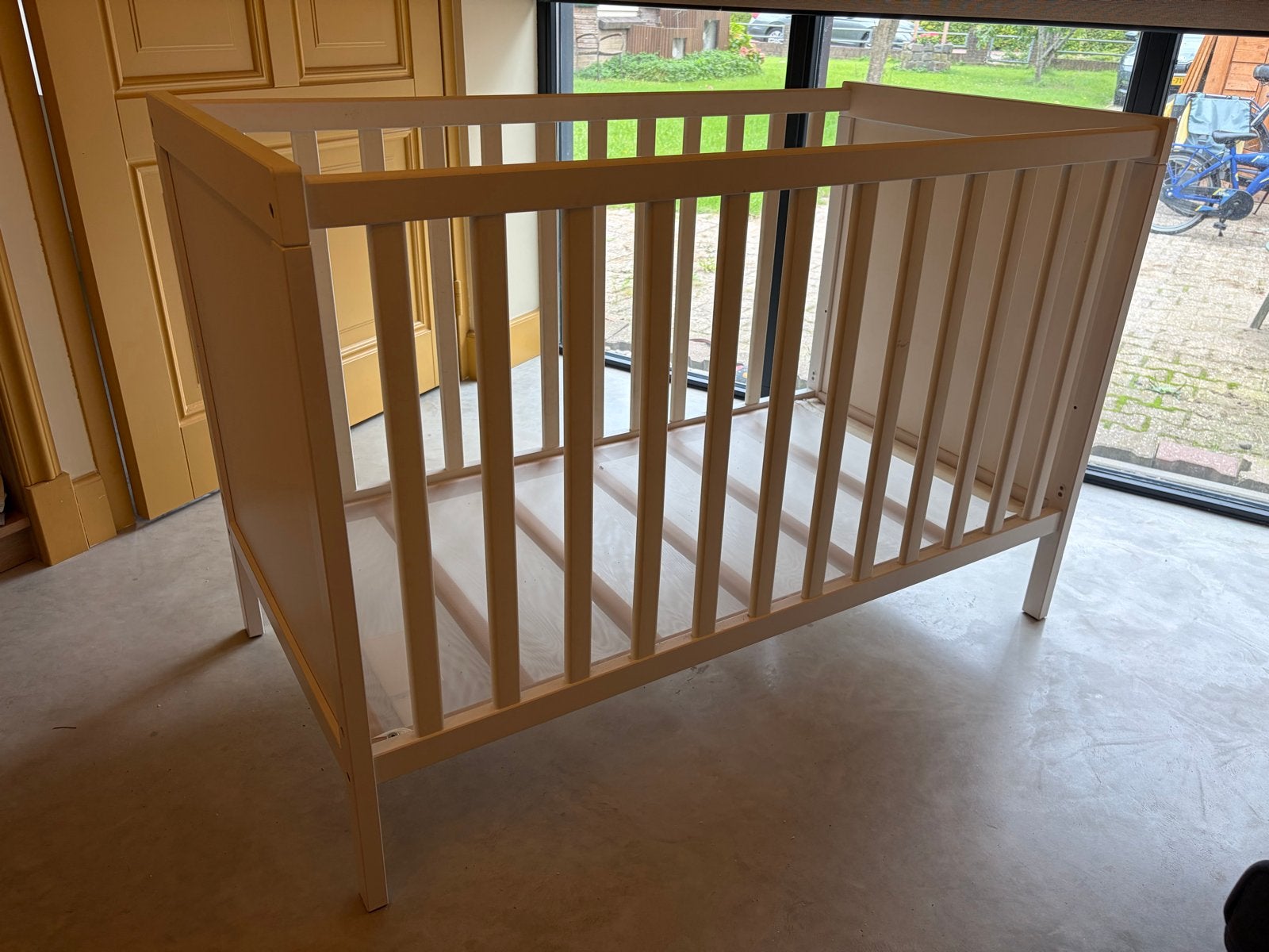 Babybedje - IKEA SUNDVIK Ledikant - Wit, verstelbaar, Ophalen, Verstelbaar, Wit, 190 cm of minder