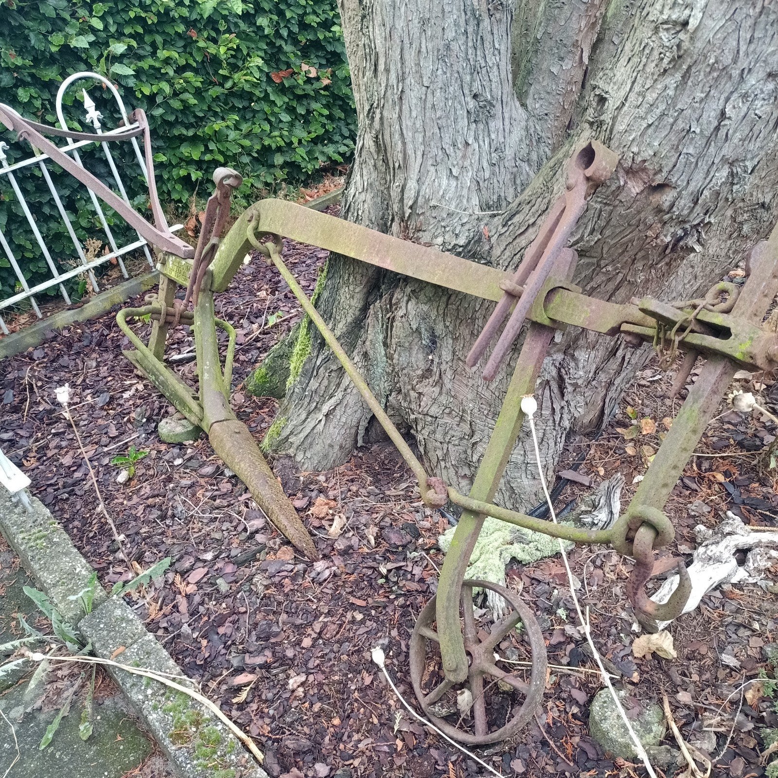 Antieke ploeg - Decoratief landbouwwerktuig, Ophalen