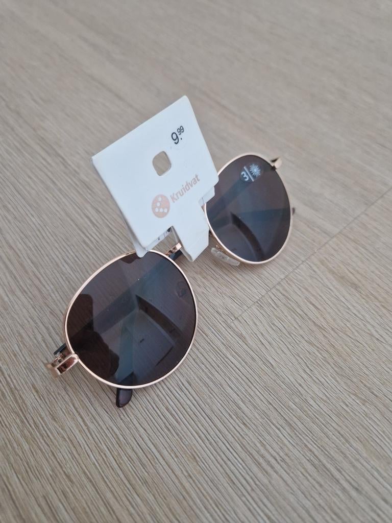 NIEUW! Kruidvat zonnebril goud/bruin, Sieraden, Tassen en Uiterlijk, Zonnebrillen en Brillen | Dames, Overige merken, Zonnebril