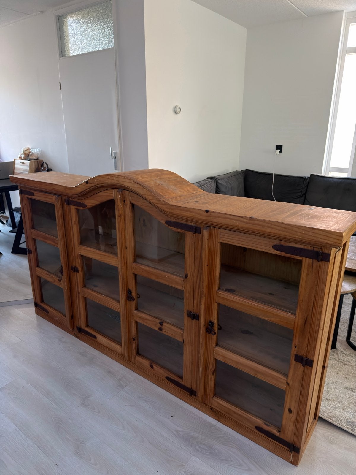 Massief houten Wandkast met glazen deuren, Ophalen, Gebruikt, 150 tot 200 cm, Vintage