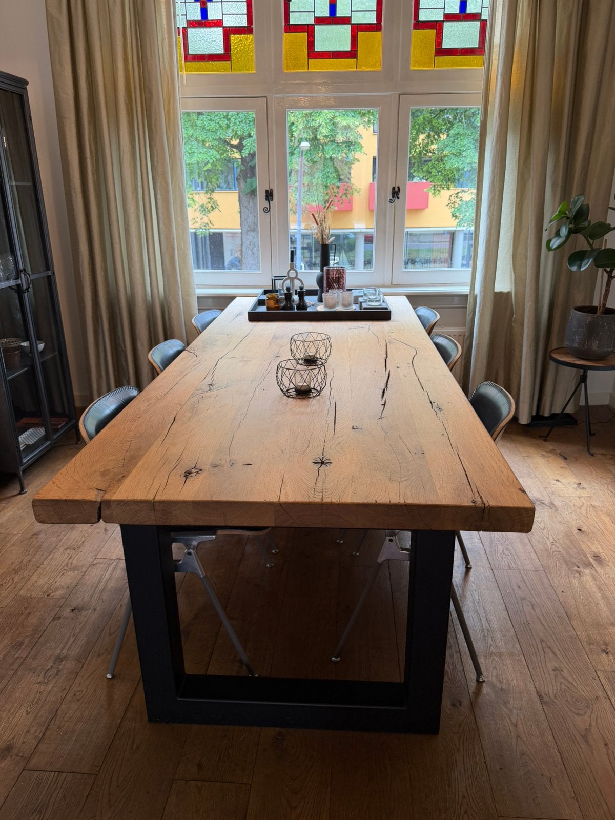 Eikenhouten eettafel met stalen onderstel, Huis en Inrichting, Ophalen, 100 tot 150 cm, Eikenhout, 200 cm of meer