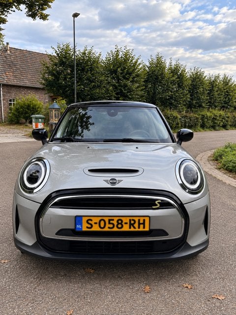 Mini 3-deurs (f56) Electric 184pk Aut 2023 Grijs, Auto's, 50 €/maand, 4 stoelen, Leder en Stof, Elektrisch