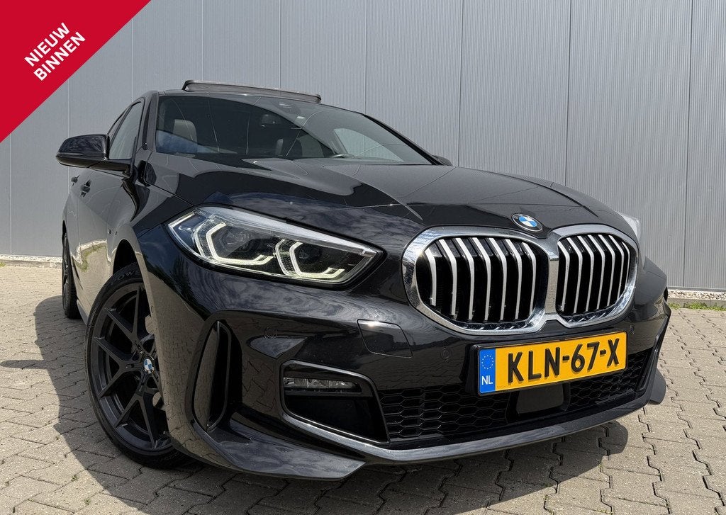 BMW 1-serie 118i High Executive M-SPORT 140PK Aut. PANO LED, Auto's, BMW, Bedrijf, Te koop, 1-Serie, ABS, Achteruitrijcamera, Adaptive Cruise Control