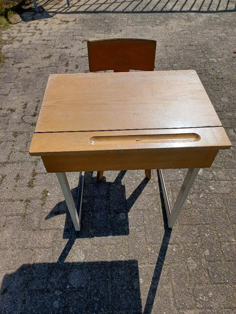 oud schoolbankje en bijbehorende stoel, Kinderen en Baby's, Kinderkamer | Tafels en Stoelen, Ophalen, Gebruikt, Stoel(en)