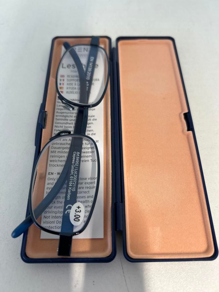 Nieuwe leesbril +3.00 met etui - Donkerblauw, Overige merken, Blauw, Nieuw, Ophalen of Verzenden