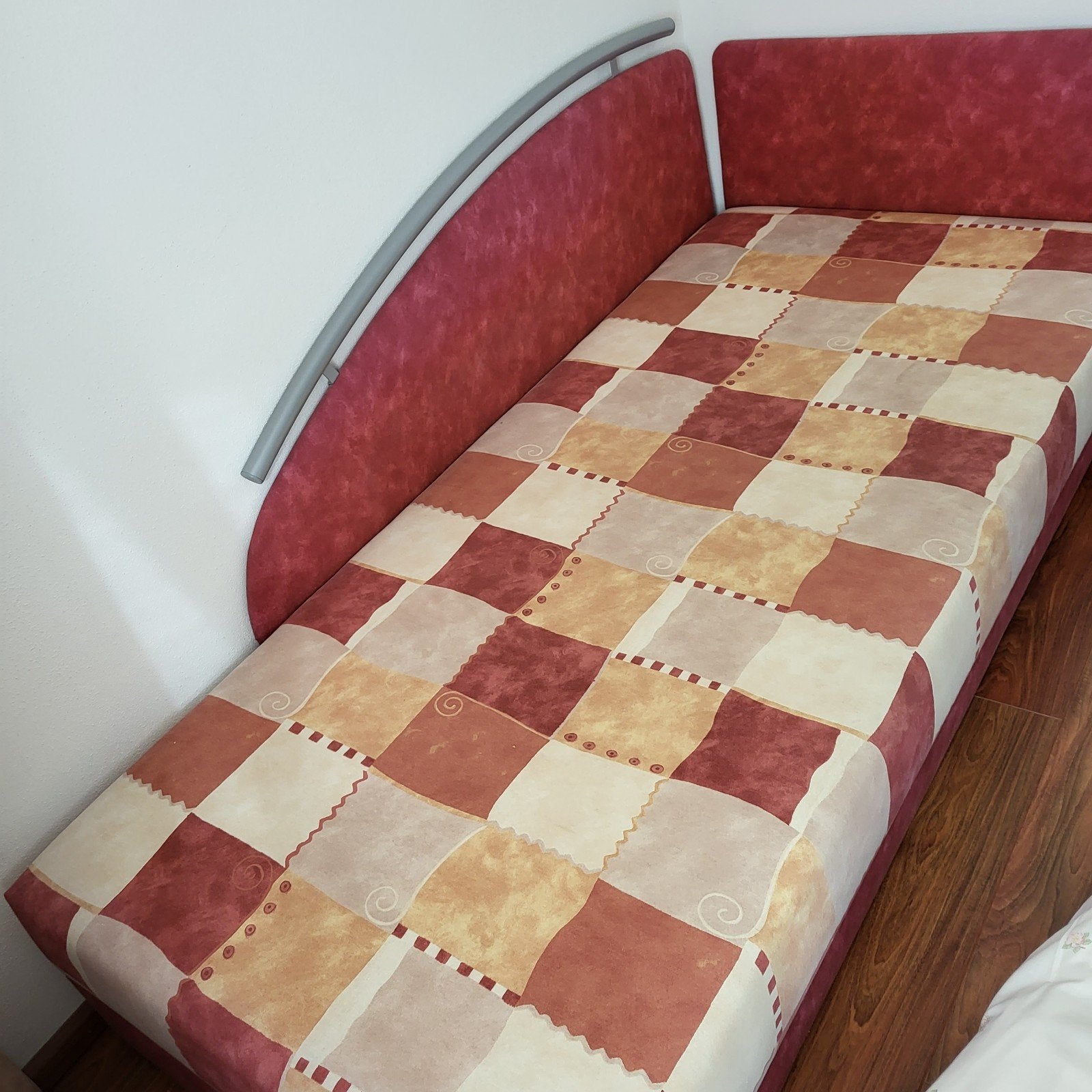 Mooie Slaapbank met opbergruimte.90 cm bij 2 meter., Ophalen, Zo goed als nieuw, Stapelbed