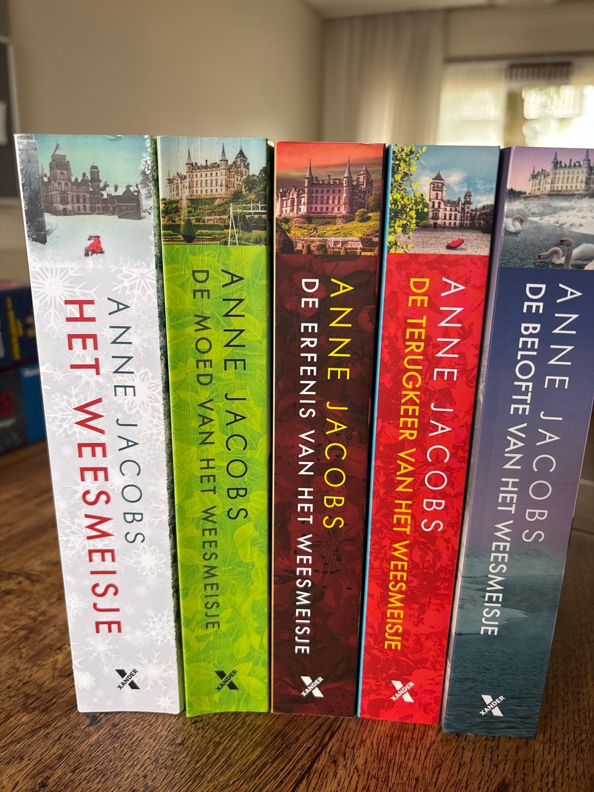 Het Weesmeisje serie - Anne Jacobs (5 boeken), Boeken, Ophalen of Verzenden, Zo goed als nieuw