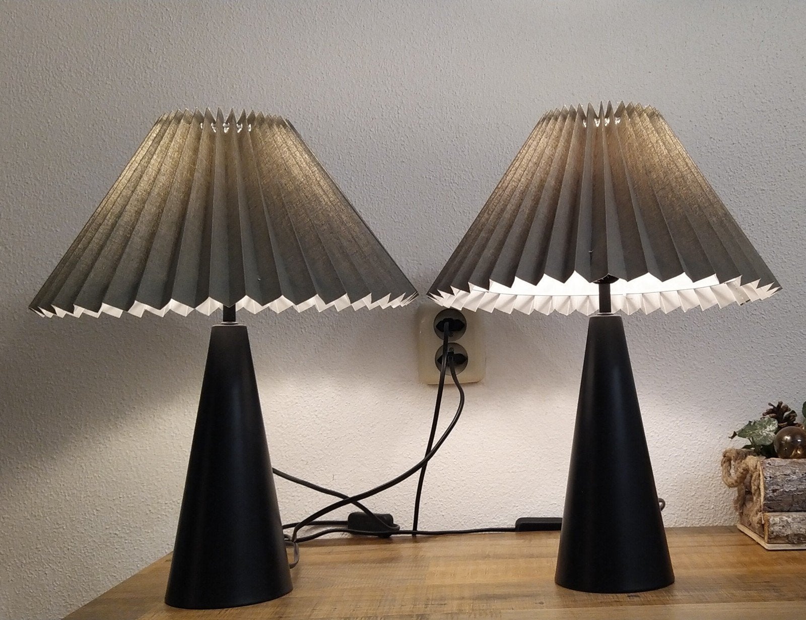 Set van 2 moderne tafellampen met plissé kap, Met schakelaar, Metaal, Zwart, Modern