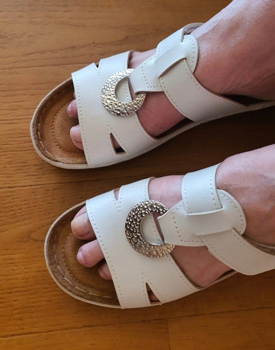 Zomer instappers/slippers wit met voetbed, ruime mt 40, Ophalen of Verzenden, Zo goed als nieuw, Van Haren - easy street, Wit