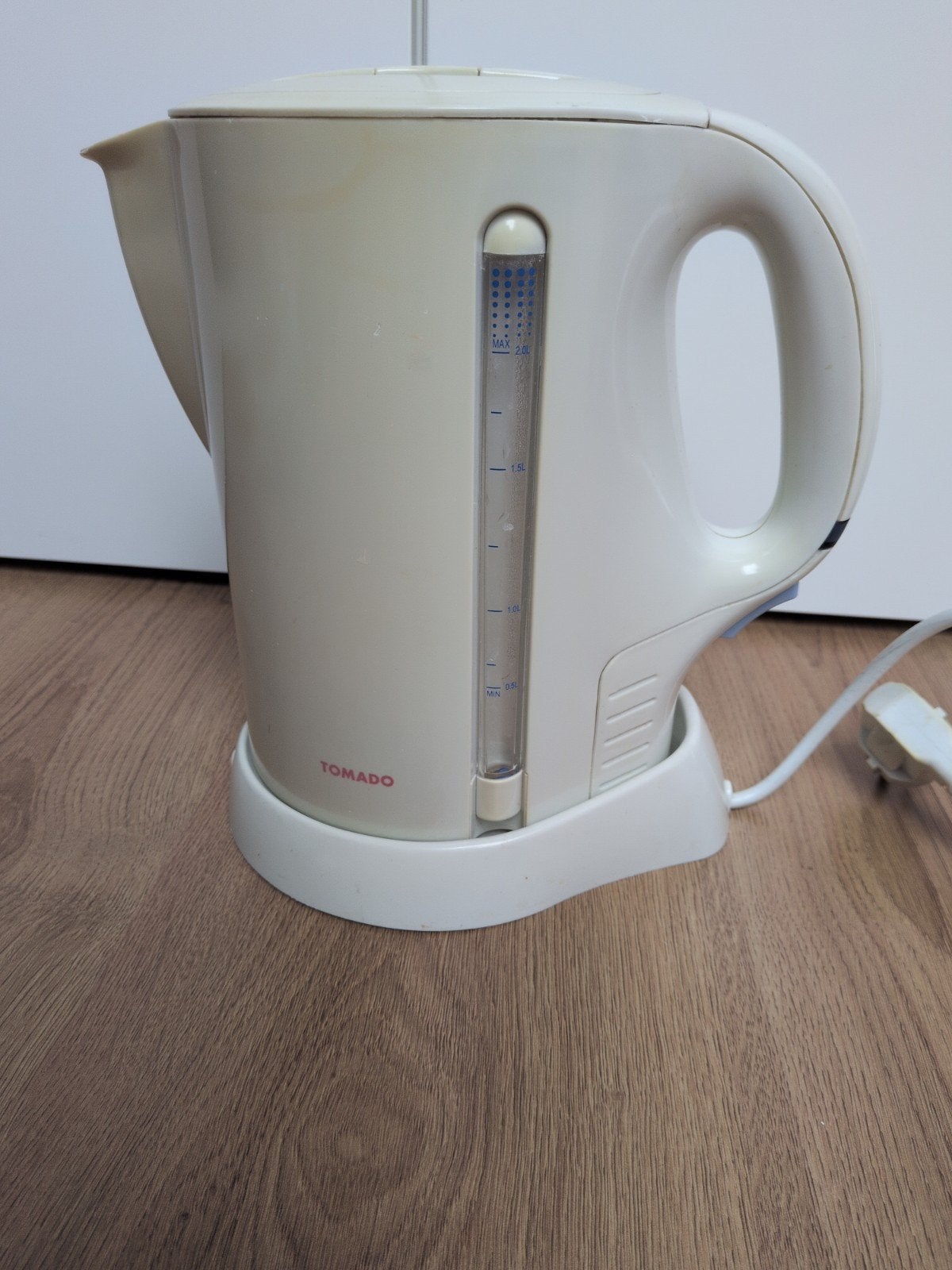 Tomado waterkoker 2 liter, Witgoed en Apparatuur, Waterkokers, 1 tot 2 liter, Ophalen of Verzenden, Gebruikt