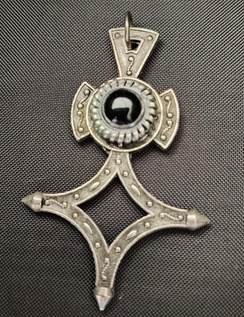 Unieke Keltische Kruis Hanger met Zwarte Steen, Overige materialen, Ophalen of Verzenden, Zo goed als nieuw, Kruis of Symbool