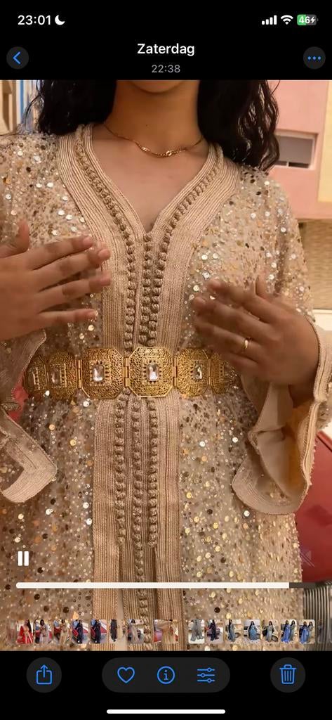 Te huur: Prachtige Caftan met pailletten en gouden riem, Maat 38/40 (M), Overige typen, Beige, Ophalen of Verzenden