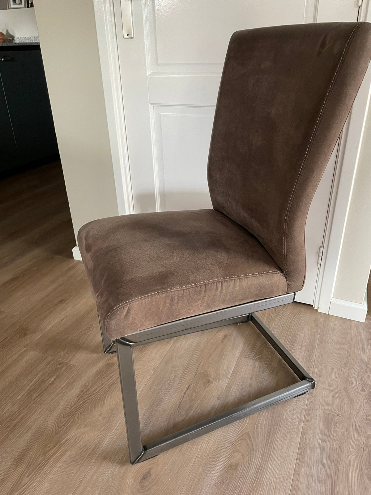 4 eettafelstoelen, Huis en Inrichting, Ophalen, Zo goed als nieuw, Bruin, Vier