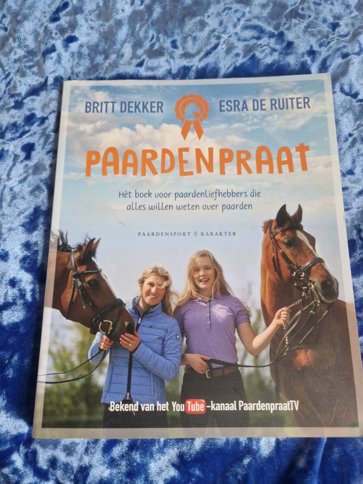 Paardenpraat - Hét boek voor paardenliefhebbers, Boeken, Ophalen of Verzenden, Gelezen, Paarden of Pony's, Britt Dekker en Esra de Ruiter