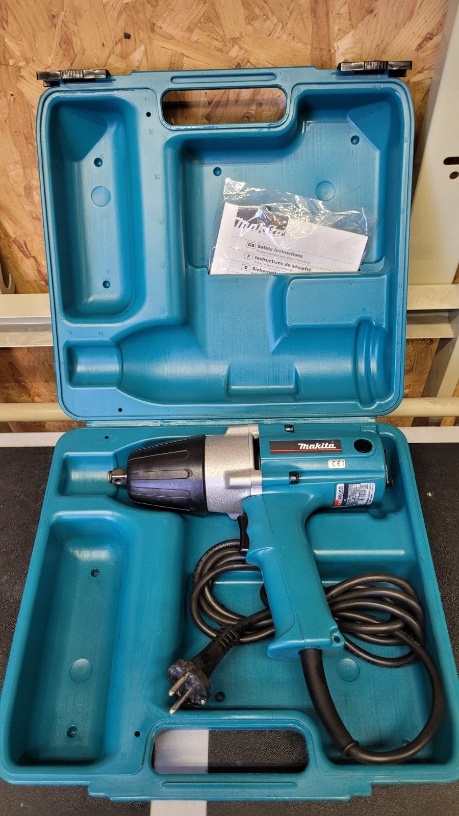 Makita 6905B 230V Slagmoersleutel, Ophalen of Verzenden, Zo goed als nieuw