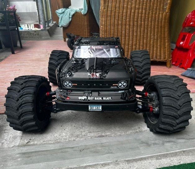 Arrma Outcast 8s Blx V2 + bekijk de Beschrijving!!, Eén persoon